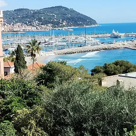 Holiday home Appartamentino 100 M Dal Mare Imperia